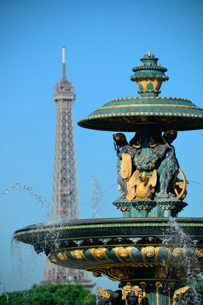Fountain and Eiffel Tower — Stock Photo, Image