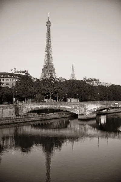 Eiffel-torony és a híd — Stock Fotó