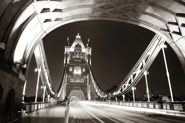 Tower Bridge w nocy — Zdjęcie stockowe