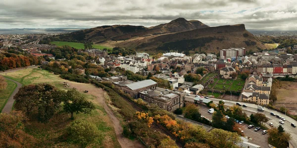 Ciudad de Edimburgo skyline — Foto de Stock