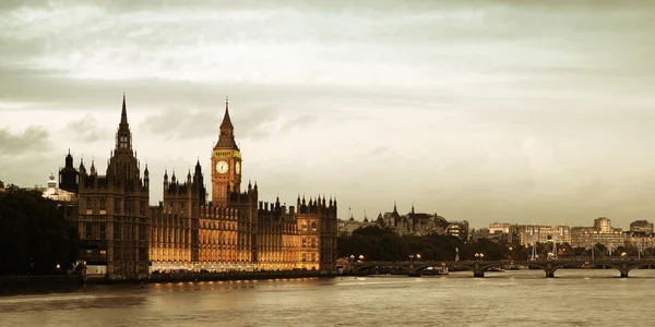 Westminster com a Câmara do Parlamento — Fotografia de Stock