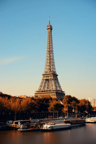 Rio Sena com Torre Eiffel — Fotografia de Stock