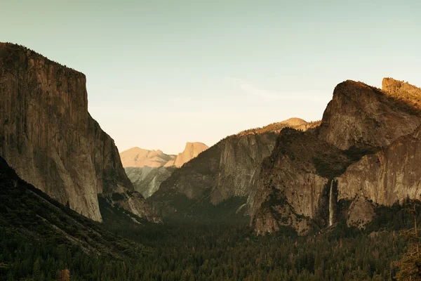 Yosemite Valley at sunset — Stock Photo, Image