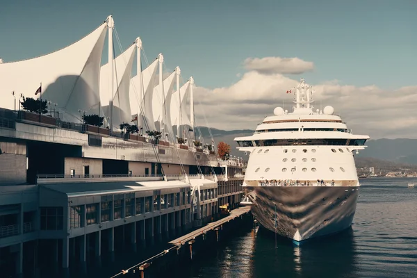 Cruise ship dock — Stock Photo, Image