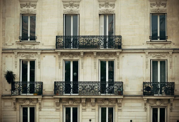 Χαρακτηριστικό γαλλικό στιλ αρχιτεκτονικής — Φωτογραφία Αρχείου