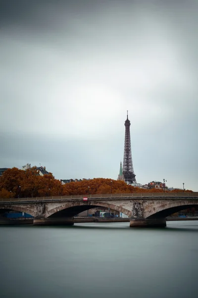 Seine og bro – stockfoto