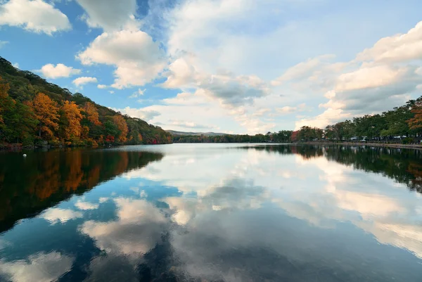 sonbahar Göl Manzaralı