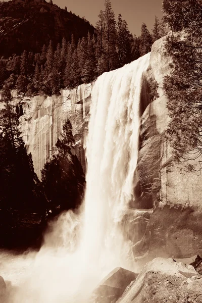 Cascate nel Parco Nazionale dello Yosemite — Foto Stock