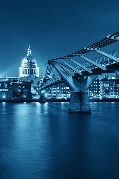 Millennium Bridge and St Pauls — Stock Photo, Image