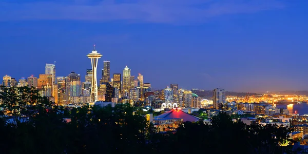 Seattle stad skyline nacht — Stockfoto