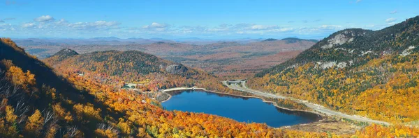 Lago de otoño escénico — Foto de Stock