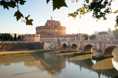 Castel Sant Angelo ve nehir Tiber Rome