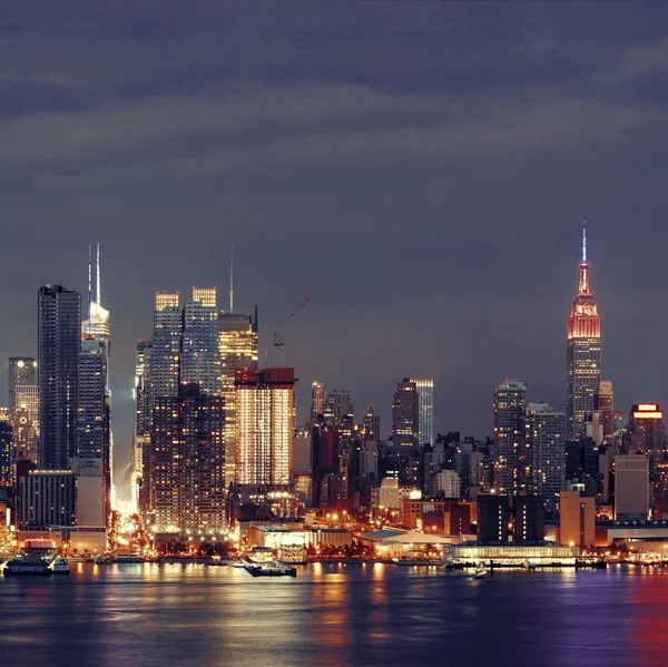 Manhattan Midtown Skyline éjjel — Stock Fotó