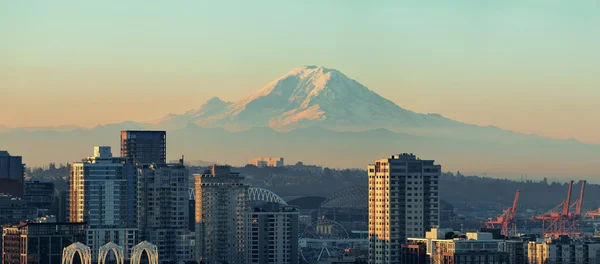 Mount Rainier e Seattle City — Fotografia de Stock