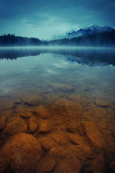 Lago Herbert em uma manhã nebulosa — Fotografia de Stock