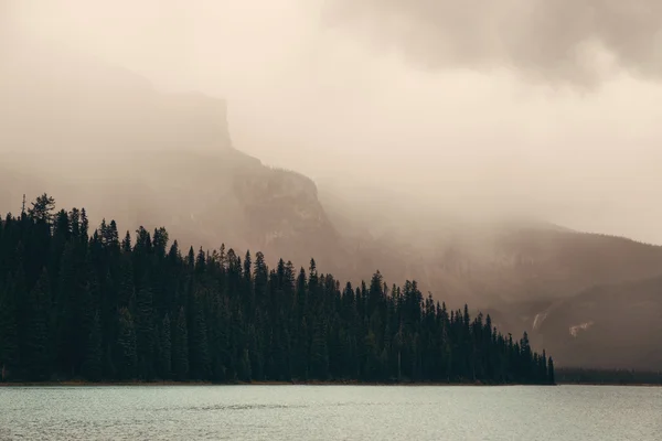 Smaragdová jezera v Kanadě — Stock fotografie