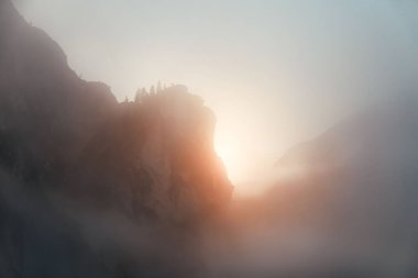 Kuzey İtalya 'da dumanlı doğal kara parçası