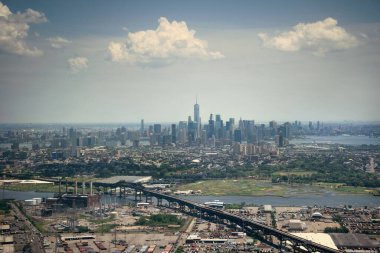 New York şehir merkezi hava manzaralı One World Trade Center ve New Jersey