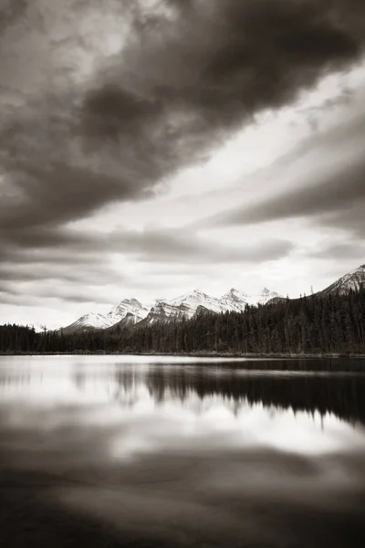 Meer Van Herbert Banff National Park Canada — Stockfoto