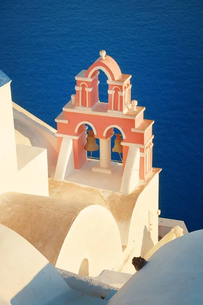 Isla Santorini Con Arquitectura Tradicional Campanario Grecia —  Fotos de Stock