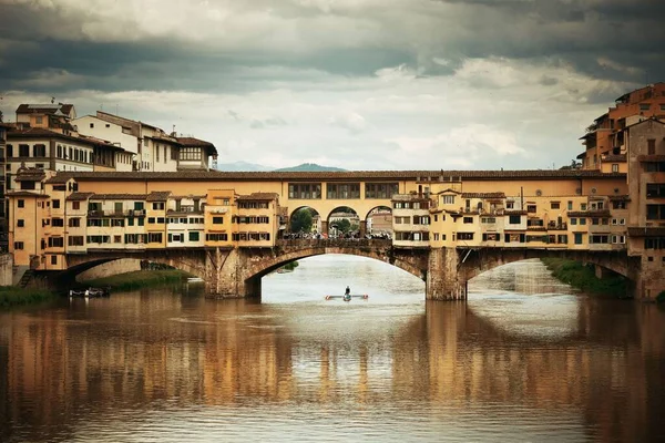 Ponte Vecchio Arno Folyó Felett Firenzében Olaszország — Stock Fotó