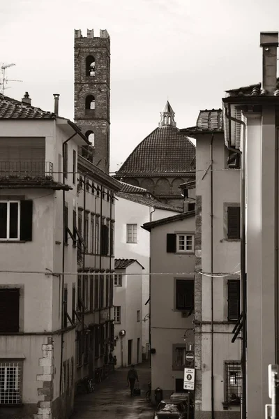 Vista Rua Lucca Com Torre Sineira Itália — Fotografia de Stock