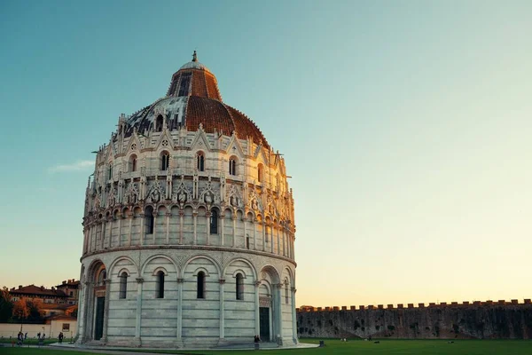 Pisa Piazza Dei Miracoli Con Cúpula Iglesia Italia Atardecer —  Fotos de Stock