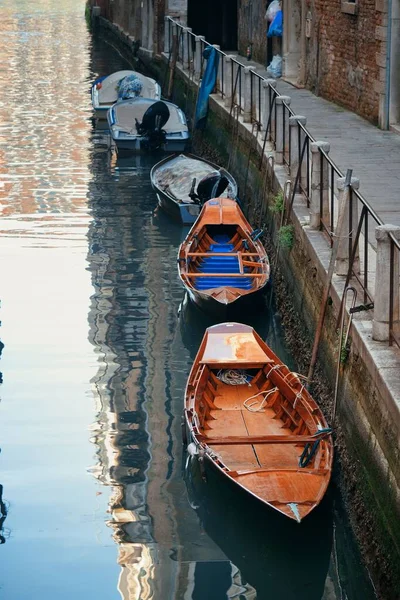 Boat Park Venice Alley Canal Italy — Stock Photo, Image