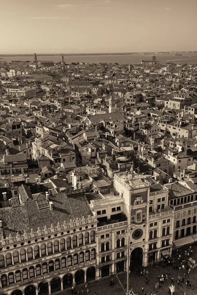 Widok Dach Dzwonnicy Zabytkowych Budynków Piazza San Marco Wenecji Włochy — Zdjęcie stockowe
