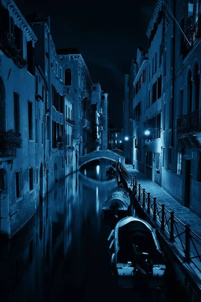 Veneza Vista Para Canal Noite Com Ponte Edifícios Históricos Itália — Fotografia de Stock