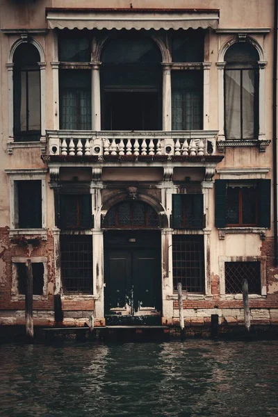 Veneza Vista Canal Com Edifícios Históricos Itália — Fotografia de Stock