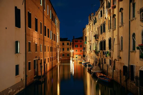 Vue Sur Canal Venise Nuit Avec Bâtiments Historiques Italie — Photo