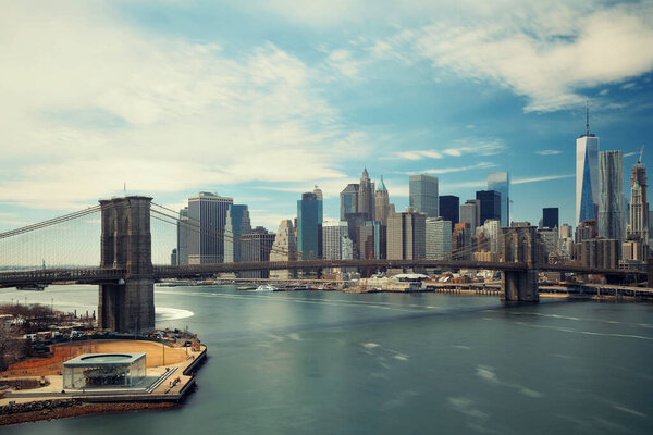 Brooklyn Bridge and downtown Manhattan skyline in New York City