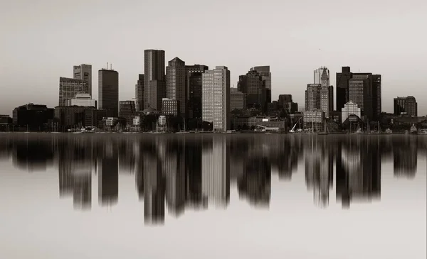 Boston Skyline Reflexão Nascer Sol Com Edifícios Históricos Chalupas Eua — Fotografia de Stock