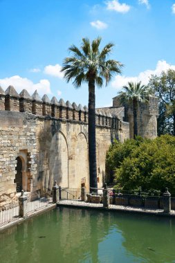 İspanya 'nın Cordoba kentindeki Hristiyan hükümdarlarının tarihi binalarından Alcazar.