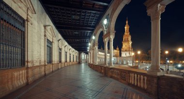 Plaza de Espana ya da İspanya Meydanı Seville, İspanya 'da gece yakın çekim görüntüsü