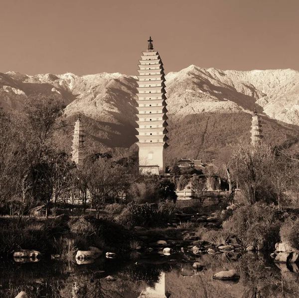 Древняя Пагода Старом Городе Дали Покрытой Снегом Горой Каншань Юньнань — стоковое фото