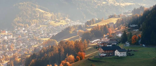 Edificios Pueblo Dolomitas Norte Italia — Foto de Stock