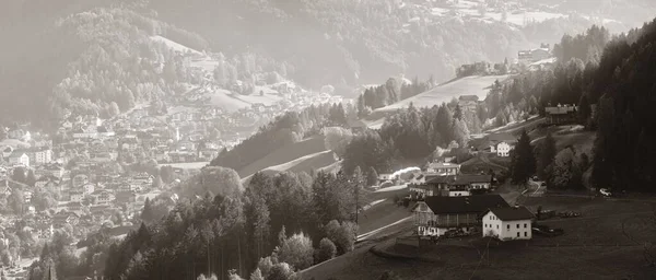 Edificios Pueblo Dolomitas Norte Italia —  Fotos de Stock