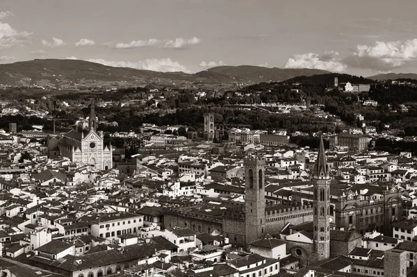 フィレンツェの街のスカイライン黒と白でイタリアの屋上ビュー — ストック写真
