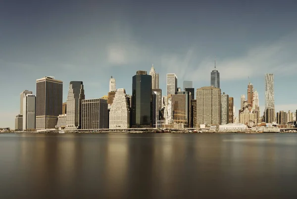 Downtown Manhattan Skyline Boven East River New York City — Stockfoto