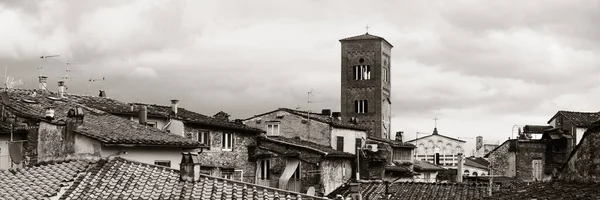 Torre Della Chiesa San Pietro Con Tetti Edifici Storici Vista — Foto Stock