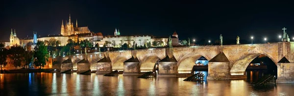 Praga Skyline Ponte Sobre Rio República Checa Panorama Noturno — Fotografia de Stock