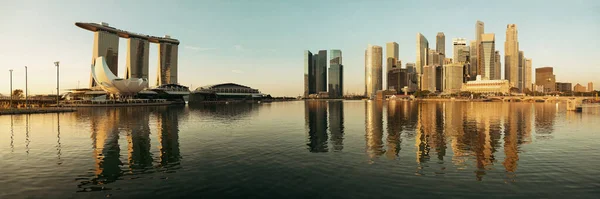 Skyline Singapore Con Edifici Urbani Sull Acqua — Foto Stock