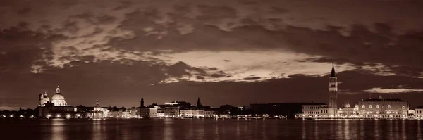 Venetië Skyline Nachts Met Santa Maria Della Salute Kerk Klokkentoren — Stockfoto