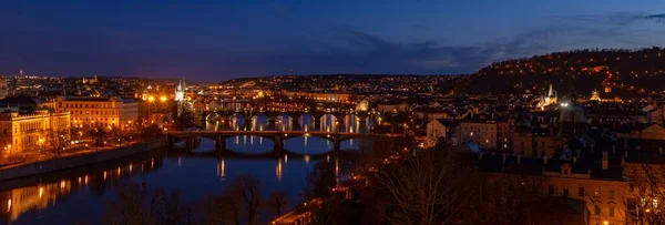 Çek Cumhuriyeti Ndeki Tarihi Binalarla Prag Silueti — Stok fotoğraf