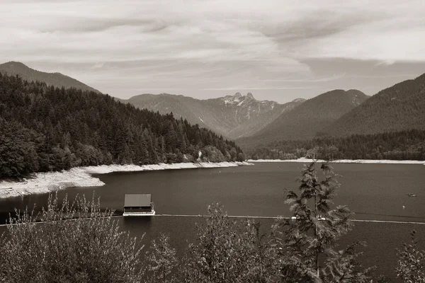 Zapora Vancouver Seymour Góry Lasem — Zdjęcie stockowe