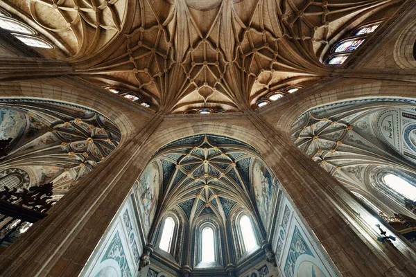 ⬇ Скачать Картинки Vaulted Ceiling Cathedral, Стоковые Фото.