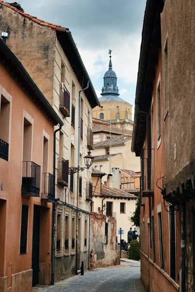 Segovia Gränd Med Klocktorn Gatuvy Spanien — Stockfoto