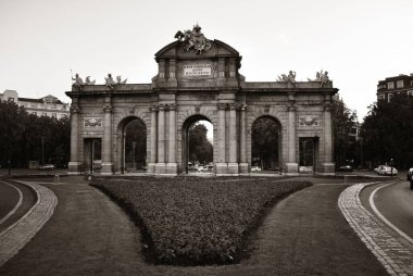 Madrid 'de Puerta de Alcala ya da Alcala Gate yakın çekim görüntüsü.